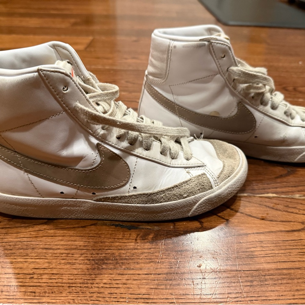 Nike Mid-Top Sneakers in White and Taupe